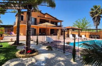Villa Gioiosa Vacation in Sicily a child friendly villa with private fenced pool & hydro-massage - Foto 2