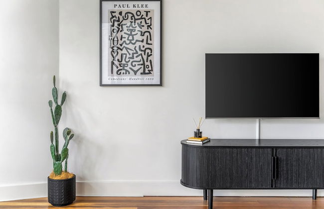 Crown Street Apartments by Urban Rest - Photo 4