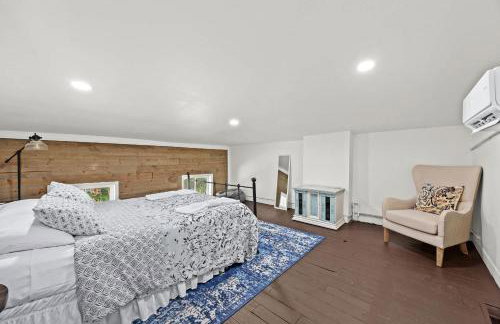 Elegant Manor w Private Yard & Modern Amenities - Foto 47