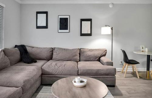 Black And White 1 BR by Ryan Korban - Foto 13