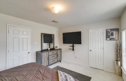 Lake-View Home with Pool Access in Legends Ranch! - Foto 22