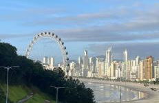 Apartamento com 2 vagas de garagem, próximo a roda gigante - Foto 3