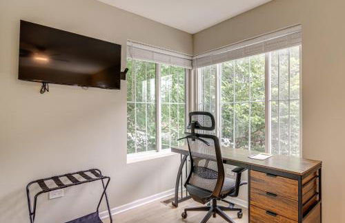 2 Mi to South Shore Beach Urban Retreat with Yard - Foto 18