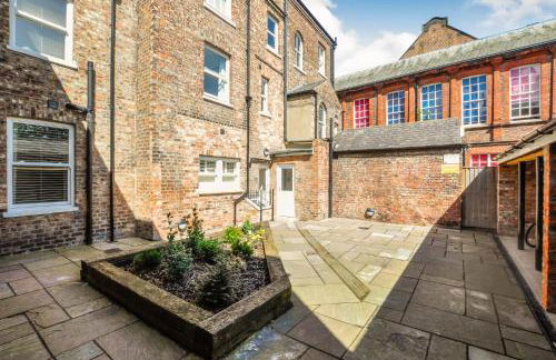 8 Blue Bridge- Elegant and Luxurious 1 Bedroom Apt- Free Parking - Photo 16