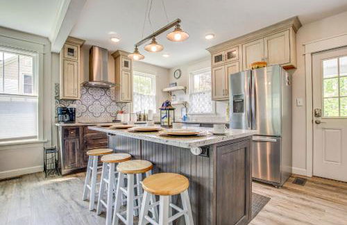 Lavish House with Patio - 2 Blocks to Green Lake! - Foto 9