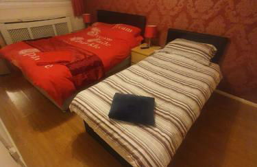 "Snooze Central" - City Centre Apartments above Victoria Centre Shopping Centre with full Kitchen in Milton Street - up to 4 Beds - most Central Location next to the Hilton Hotel - Outdoor Parking for Cars or Vans five pounds a day - Sunday 1pm Check-Out - Photo 29