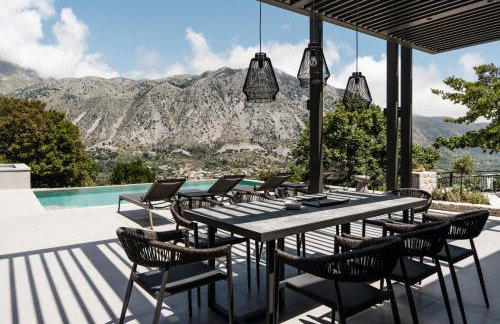 Eumelia Iconic Villa, with Heated Pool & Whirlpool, By ThinkVilla - Foto 16