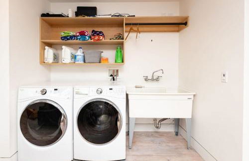 Modern indoor-outdoor living wHot Tub Walk to Beaches & Mountain Trails - Foto 41