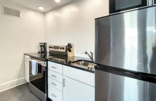 1 Bed Apt on Grand - Walk to 3 Breweries! - Photo 4