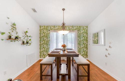 3BR Wesley Chapel Retreat with Private Pool - Pet-Friendly - Spacious Parking - Photo 8