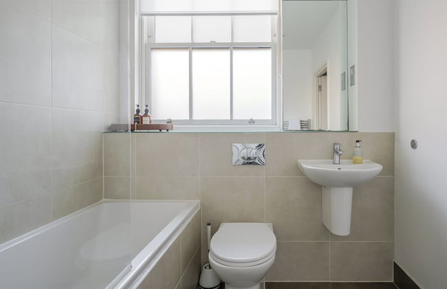 Luxurious Private One Bedroom Apartment - Foto 9