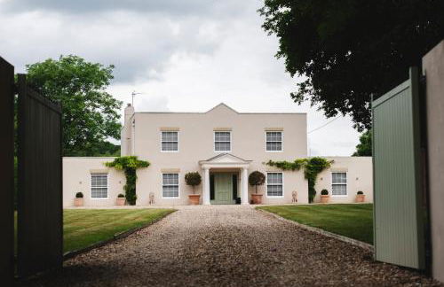 Large Country House with Hot Tub, Pool Table, and Log Burner - Photo 42