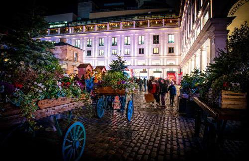 Spacious 4 Bedroom Home, Prime Location, Parking - Photo 24