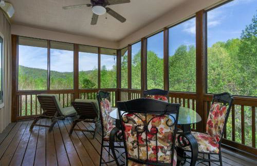 Fireside Retreat Hot Tub, Game Area, Fire Pit & Mountaintop Views! - Foto 3
