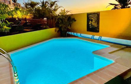 Villa con piscina climatizada y vistas al mar - Foto 2