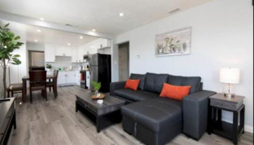 Charming 2BR Condo with Onsite Parking Included - Foto 2