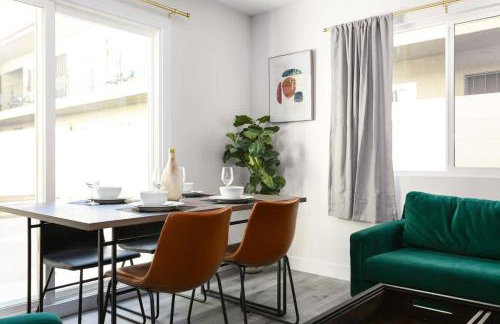 Relax in Spacious 3BR Apt Sleeps 8 and Parking - Foto 8