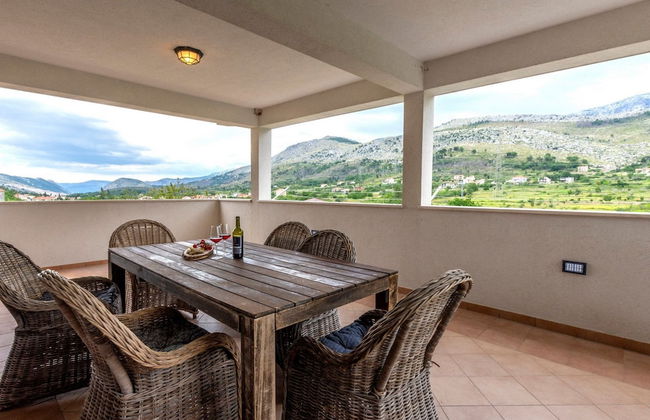 Serene Rural Villa With Pool, Sun Deck, and Children's Play Area - Foto 27