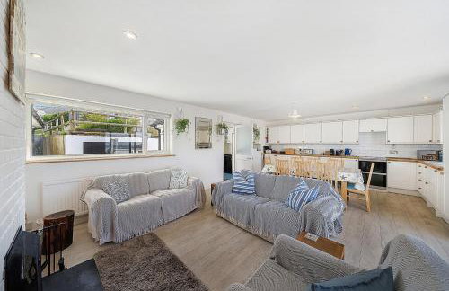 Stunning House Seconds from beach, Sleeps up to 12 - Foto 11