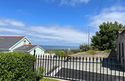 Converted Welsh Sunday School with Sea View & Garden on Anglesey - Dog Friendly - Photo 9