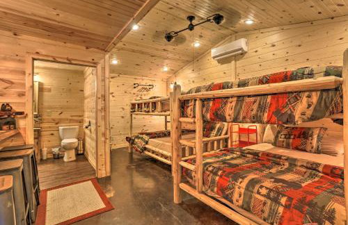 Serene Cabins with Decks and 8 Acres on Kiamichi River - Foto 33