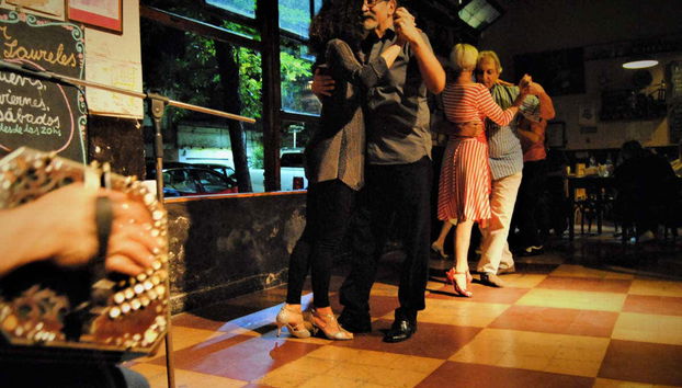 Tango Lesson in a Milonga in Buenos Aires - Photo 2