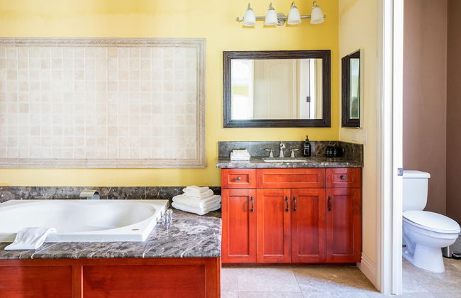 Amarilla by Avantstay Peaceful Paradise w/ Pool, Spa & Theatre Room - Foto 15