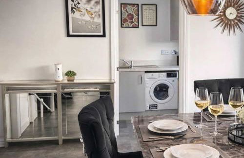 The Grand 4-Bed Ebbsfleet Home - Big Garden & Parking Space, Near Bluewater - Foto 6