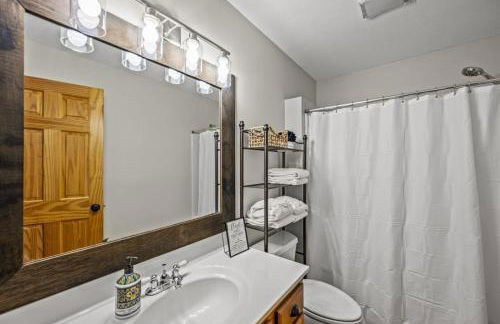 Hidden Star Hideaway-Blackberry Farm-Smoky Mtn Nat Park-Hot Tub- Fire Pit- Fenced Yard- Pet Friendly - Foto 37