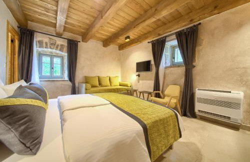 Luxury Jerini Estate - Photo 10