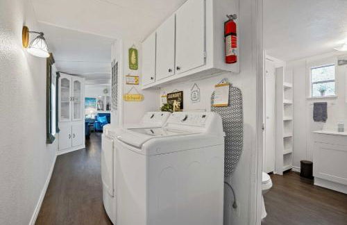 Near Water Lake Dallas Home with Furnished Patio! - Foto 18