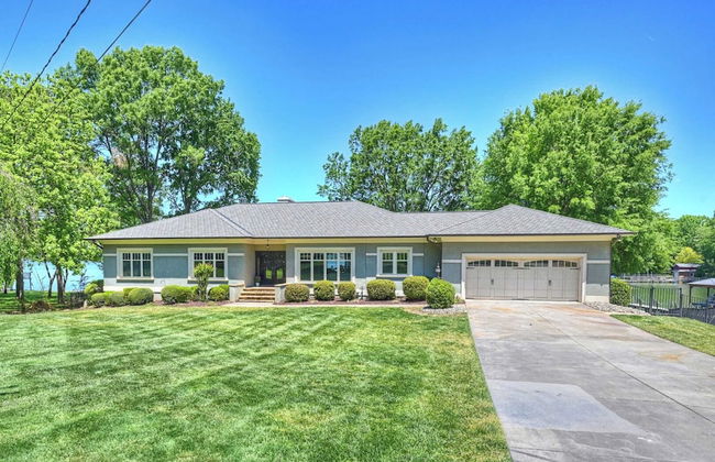 Water, Water Everywhere by Avantstay Pool + Dock - Foto 36