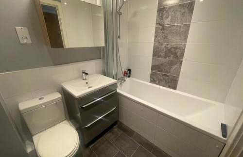 Central 1BR Flat for up to 4 - Lift Access - Photo 12