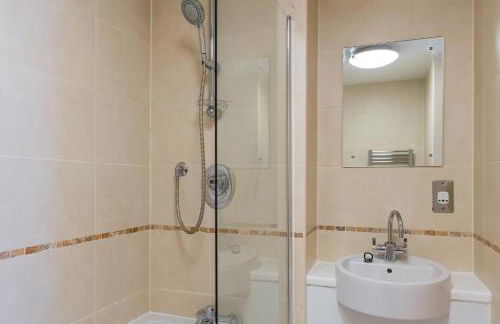 In the middle of Cardiff City centre - Foto 24