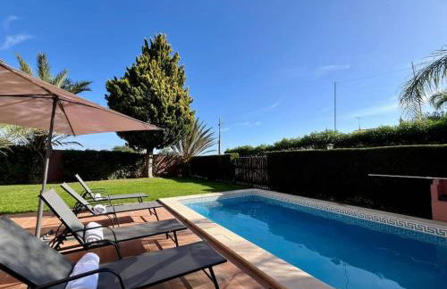 Gated Family Villa with Private Pool and Garden - Foto 2