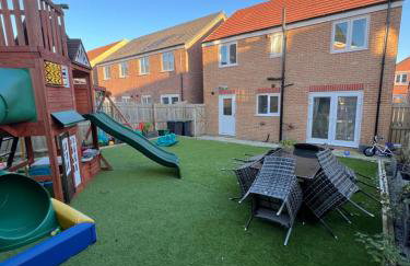 Ultra Modern large 4 bed executive home Durham - Photo 1