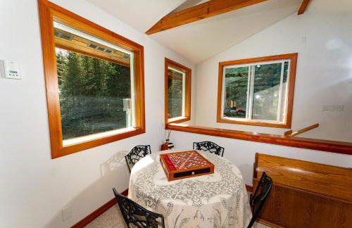 Private Two-Cabin Retreat Near Silverwood Theme Park - Sleeps 15 - Photo 67