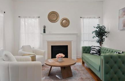 Modern Moroccan Villa w/ Firepit, BBQ + Game Room! - Foto 51