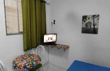 Seu Apto Praia da Costa 6 com Cama Casal e Opcional Pequena Cama Solteiro Simples Barato Local Excelente Ar Cond TV Microondas Todo seu Centro - Foto 1