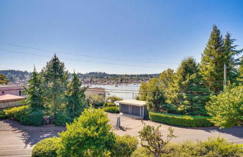 Gig Harbor Home Large Deck, Outdoor Dining Area - Foto 28