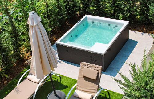 Azalea Villa Sani with Outdoor Hot Tub, Sani Luxury Villas Collection - Foto 2