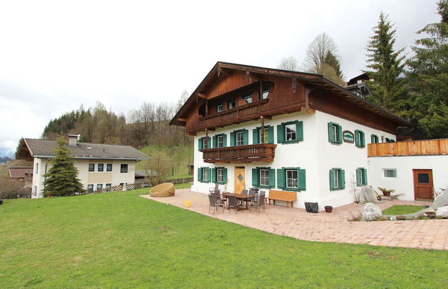 Rustic Holiday Home near Ski Area in Hopfgarten im Brixental - Foto 1