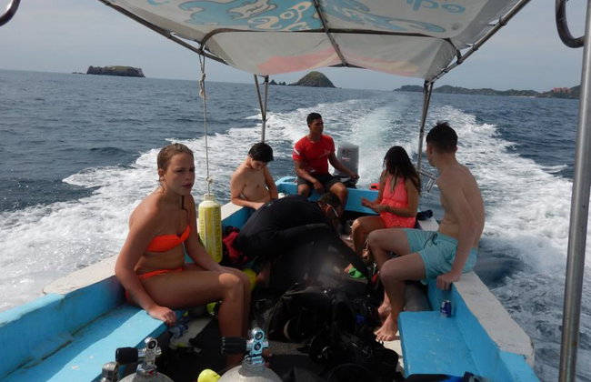 Beneath the Blue: Dive into the Wild Pacific - Photo 9