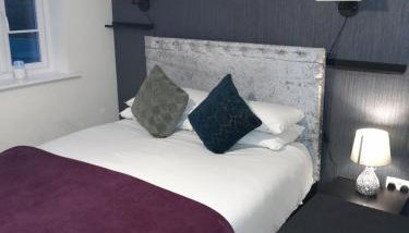 Silverstone White House - Photo 5