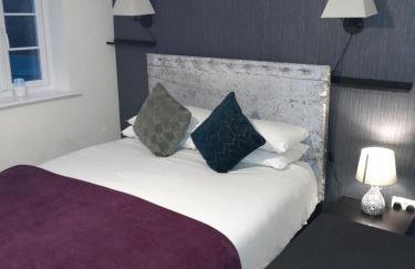 Silverstone White House - Photo 5