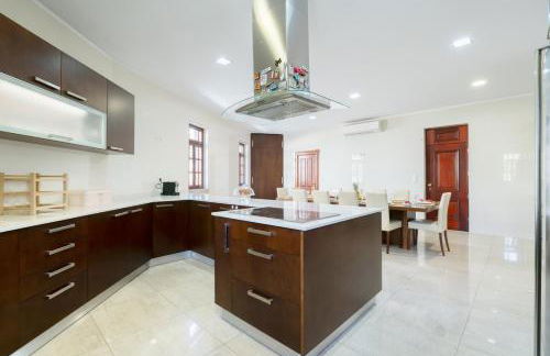 HostWise - Country Villa w/ Pool, Court & Views - Foto 31