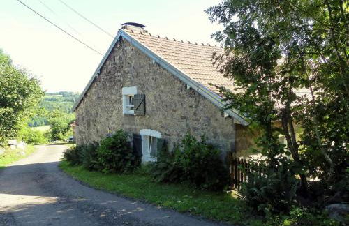 Gîte paisible dans une ancienne ferme avec WIFI et parking à Saint-Bresson - FR-1-583-440 - Foto 15