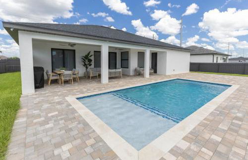 KING BED - FREE Pool Heat - 85 in TV - 4BR Villa - Foto 53