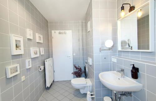 Ulmer Penthouse für 7, Arbeitsplatz, XXL-Dachterrasse, Grill, Wii - Foto 7