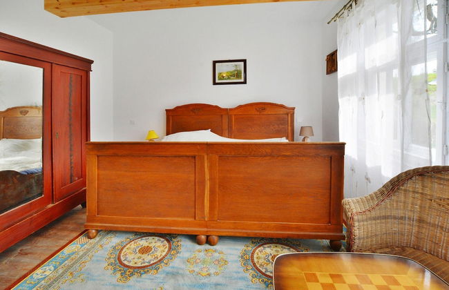 Holiday Home With Fireplace and Private Garden - Photo 5